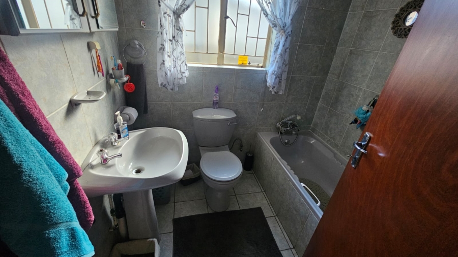 4 Bedroom Property for Sale in Geelhoutpark North West